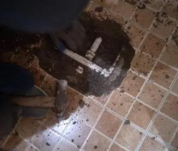 红原卫生间漏水维修公司为您分享下卫生间渗水如何处理及注意事项