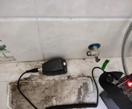 红原屋顶漏水维修公司分享下卫生间漏水的危害及解决方法